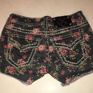Miss Me shorts waist 26